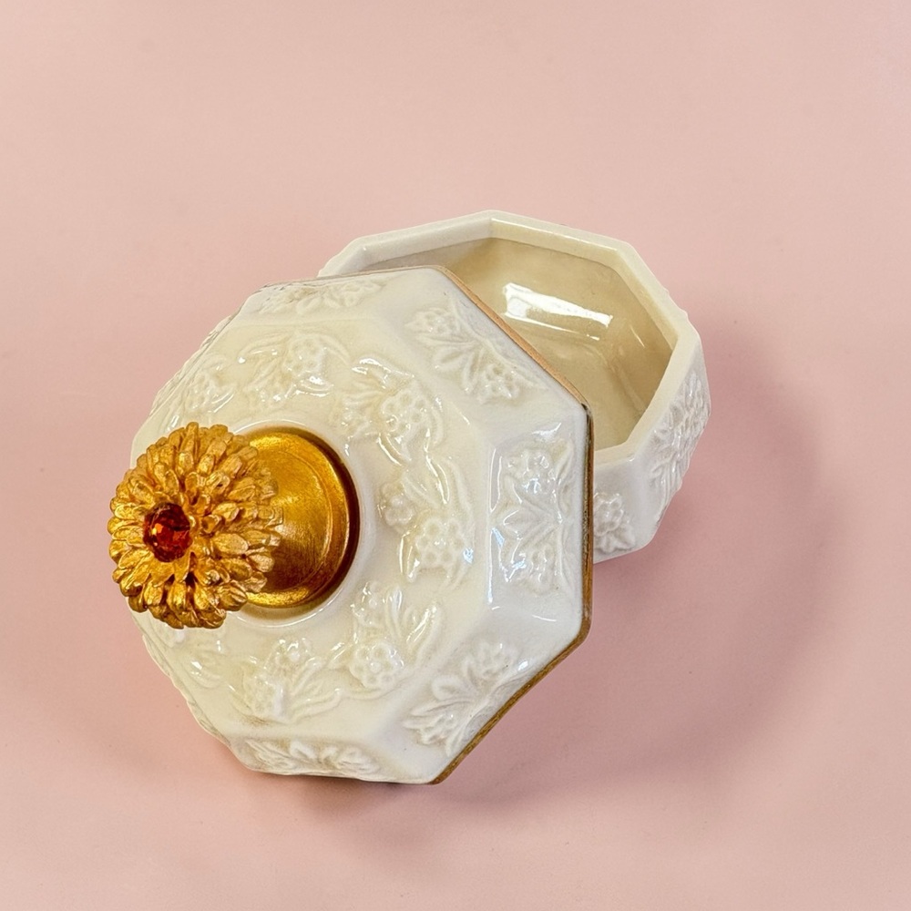 Vintage Lenox Treasures Collection November Trinket Box Octagonal Porcelain - Picture 3 of 8